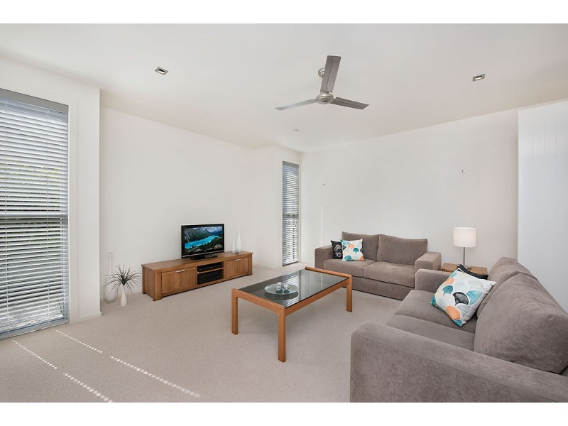 4 Landsdowne Street, Pelican Waters QLD 4551