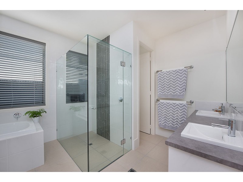 4 Landsdowne Street, Pelican Waters QLD 4551