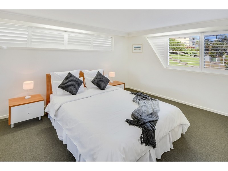 Unit 2/44 Victoria Terrace, Kings Beach QLD 4551