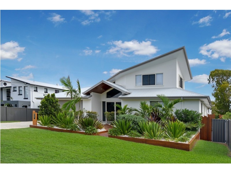 7 Mackay Street, Dicky Beach QLD 4551