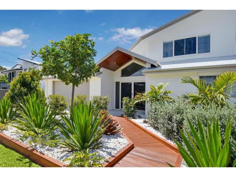 7 Mackay Street, Dicky Beach QLD 4551