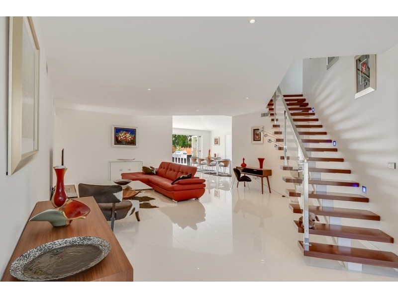 7 Mackay Street, Dicky Beach QLD 4551