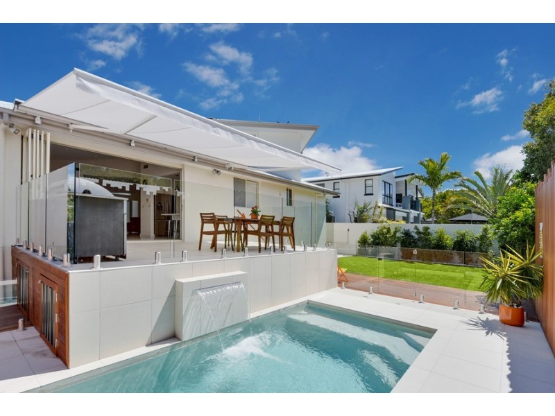 7 Mackay Street, Dicky Beach QLD 4551