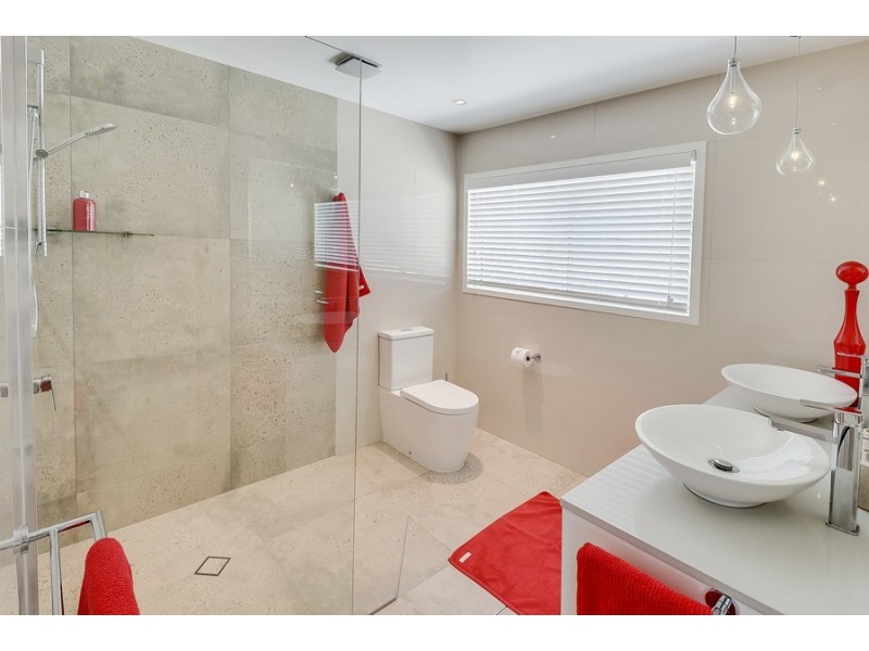 7 Mackay Street, Dicky Beach QLD 4551