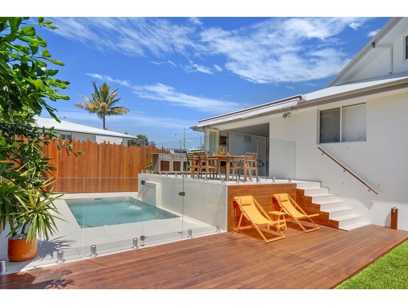 7 Mackay Street, Dicky Beach QLD 4551