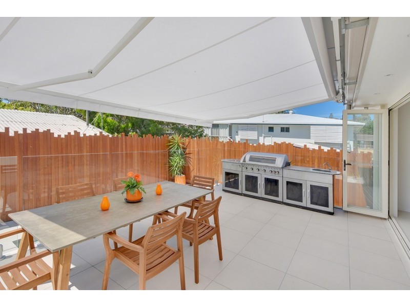 7 Mackay Street, Dicky Beach QLD 4551