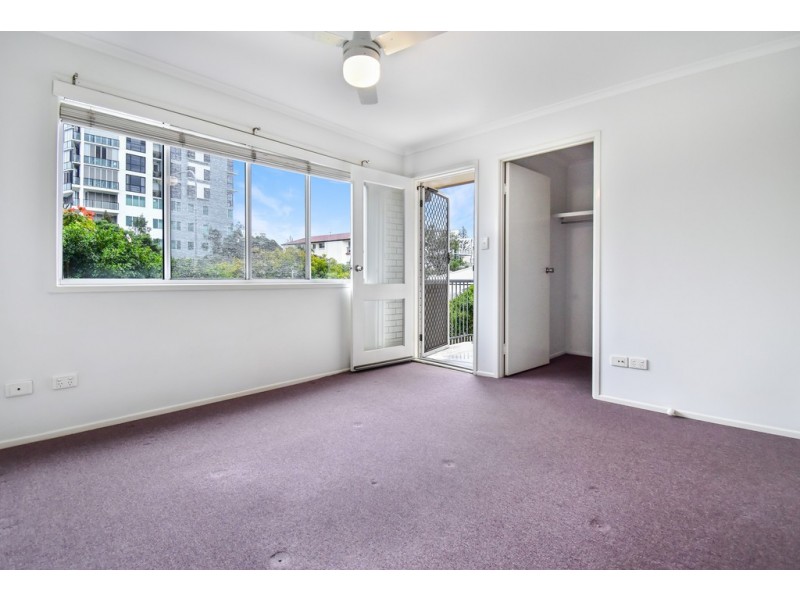 Unit 4/85 Landsborough Parade, Golden Beach QLD 4551