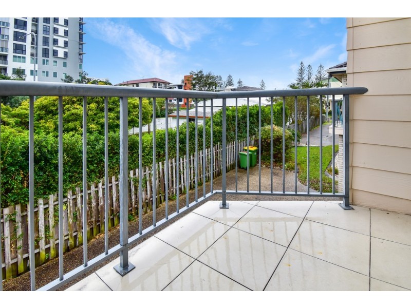 Unit 4/85 Landsborough Parade, Golden Beach QLD 4551