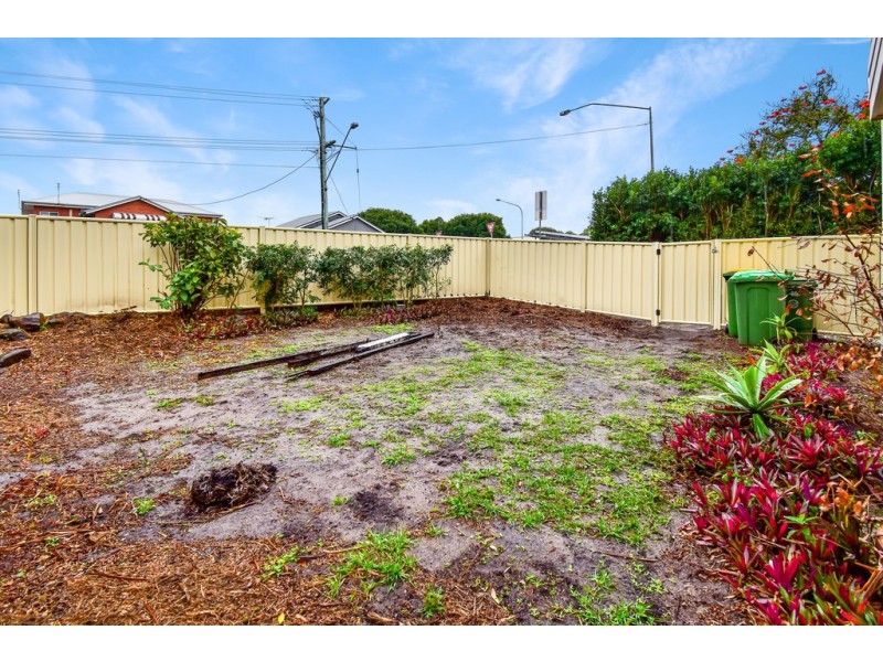 Unit 4/85 Landsborough Parade, Golden Beach QLD 4551