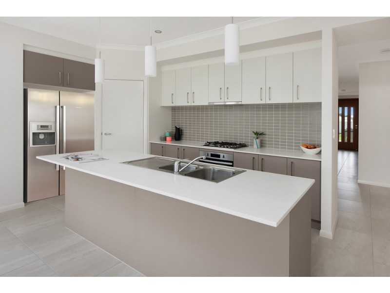 7 Maclamond Drive, Pelican Waters QLD 4551
