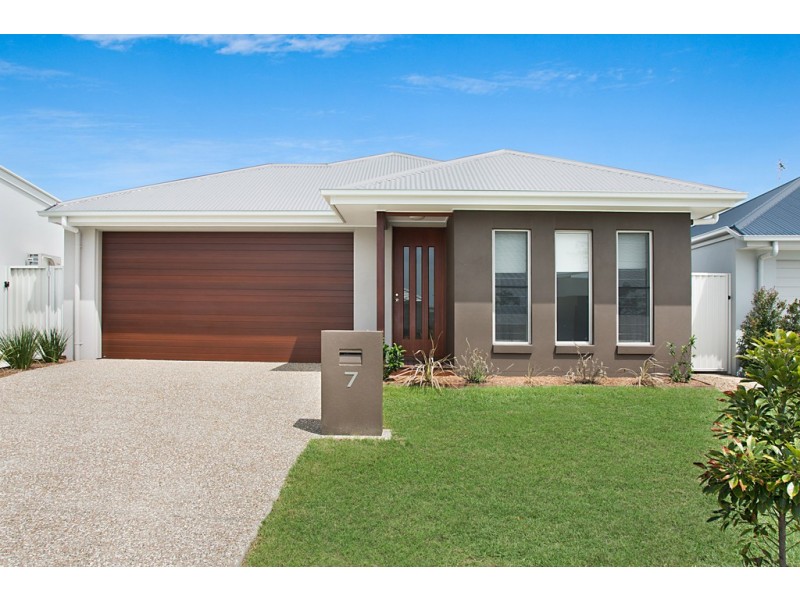 7 Maclamond Drive, Pelican Waters QLD 4551