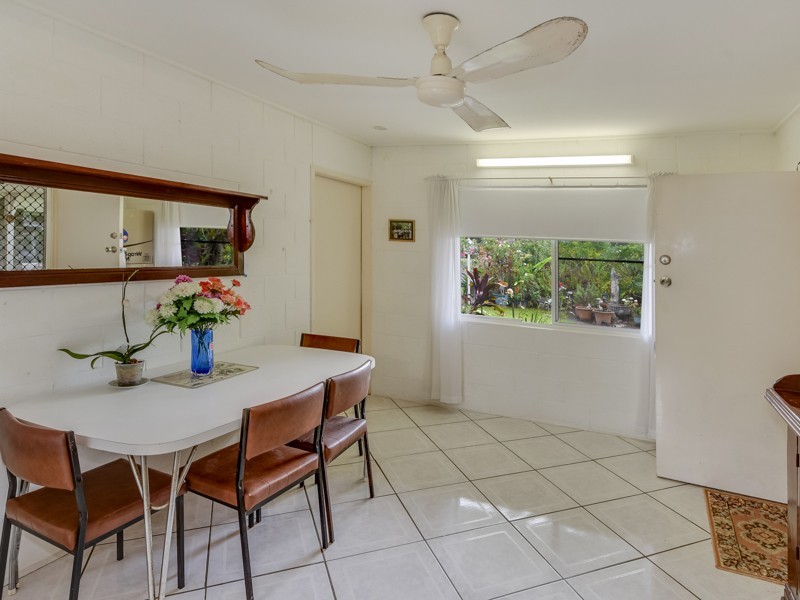 24 Mooloolah Road, Mooloolah Valley QLD 4553