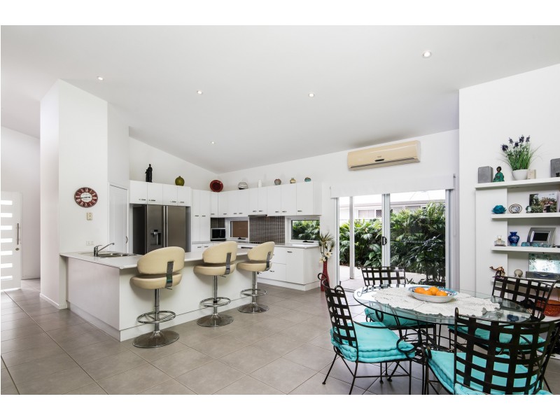 7 Sovereign Circuit, Pelican Waters QLD 4551