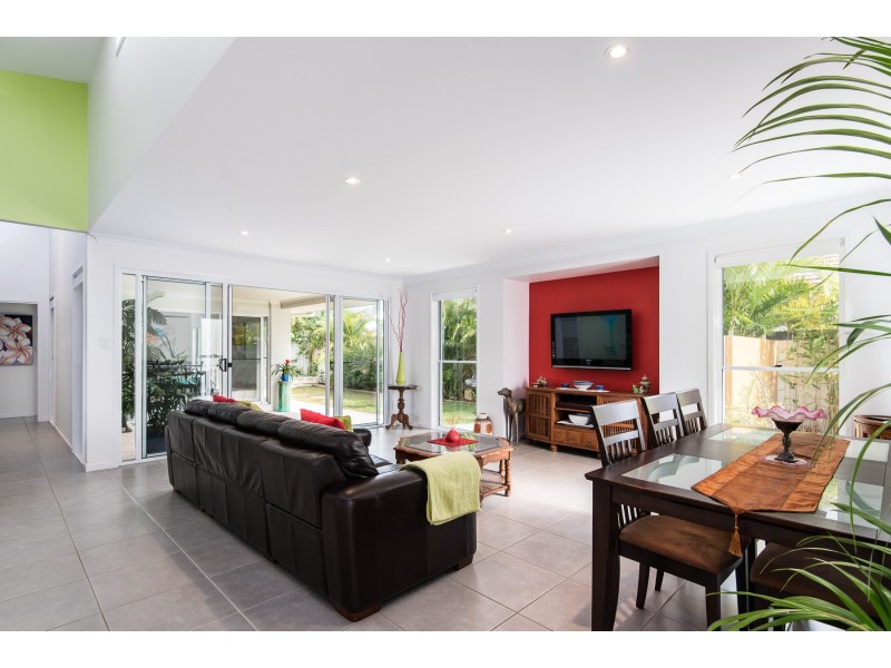 7 Sovereign Circuit, Pelican Waters QLD 4551