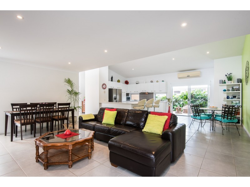 7 Sovereign Circuit, Pelican Waters QLD 4551