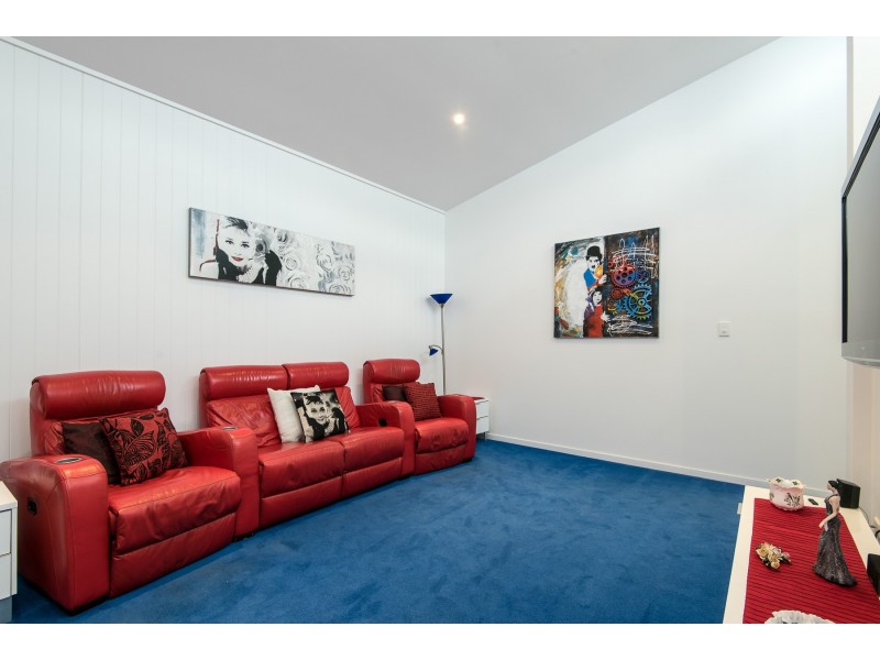 7 Sovereign Circuit, Pelican Waters QLD 4551