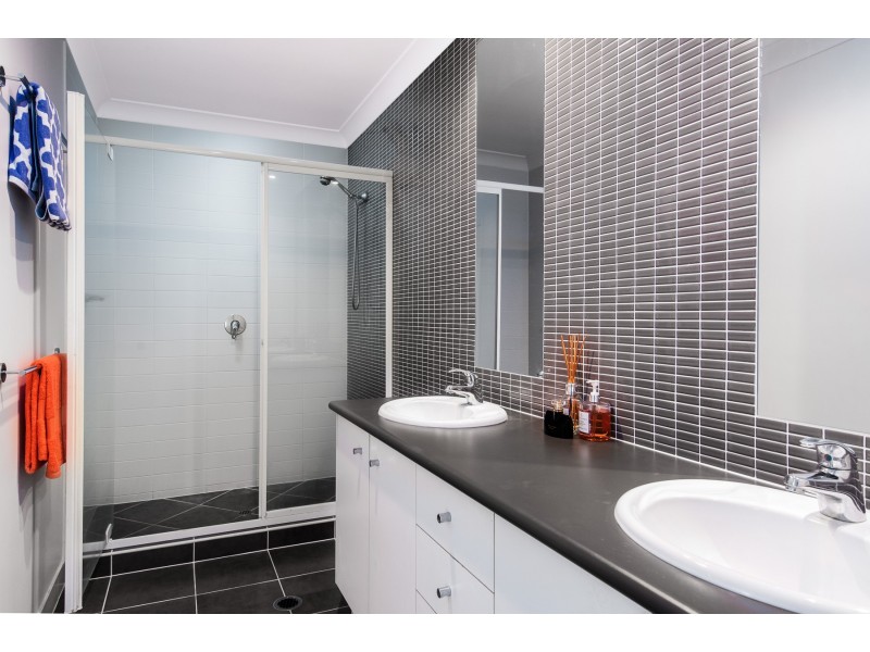 7 Sovereign Circuit, Pelican Waters QLD 4551