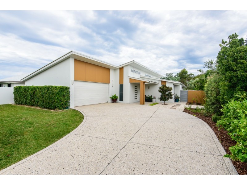 7 Sovereign Circuit, Pelican Waters QLD 4551