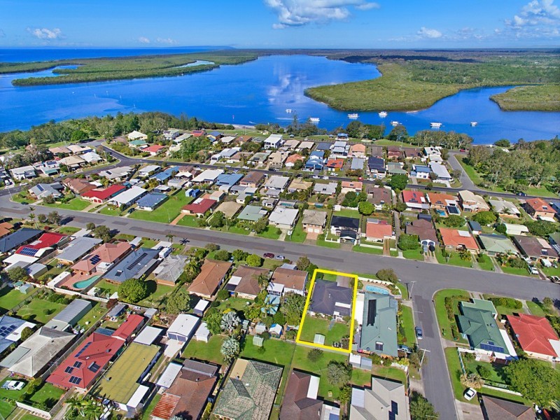 25 Michael Street, Golden Beach QLD 4551