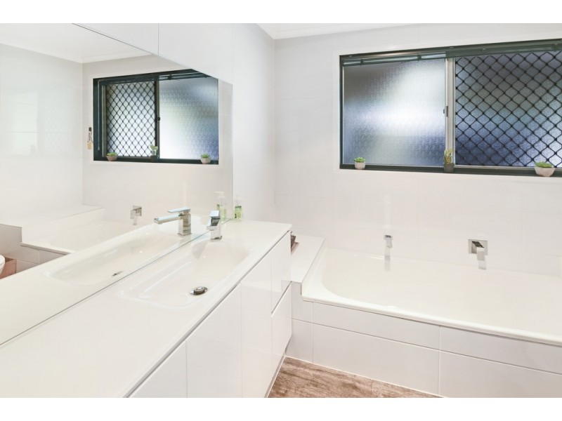 615 Nicklin Way, Wurtulla QLD 4575