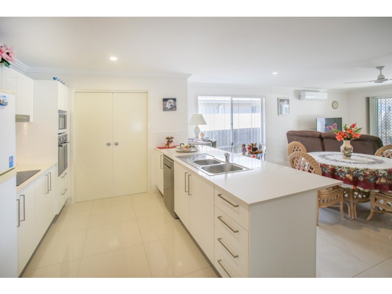 9 Lime Crescent, Caloundra West QLD 4551