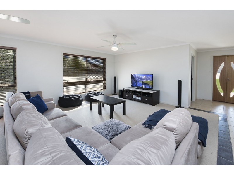 16 Eastern Rise, Little Mountain QLD 4551