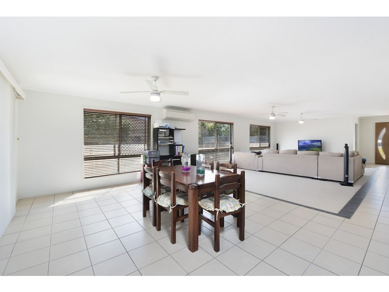 16 Eastern Rise, Little Mountain QLD 4551