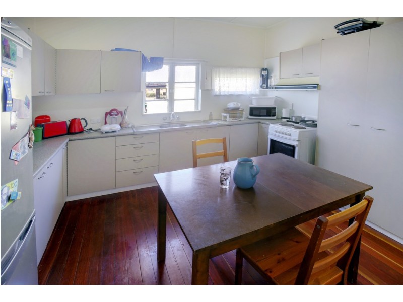 18 Landsborough Parade, Golden Beach QLD 4551