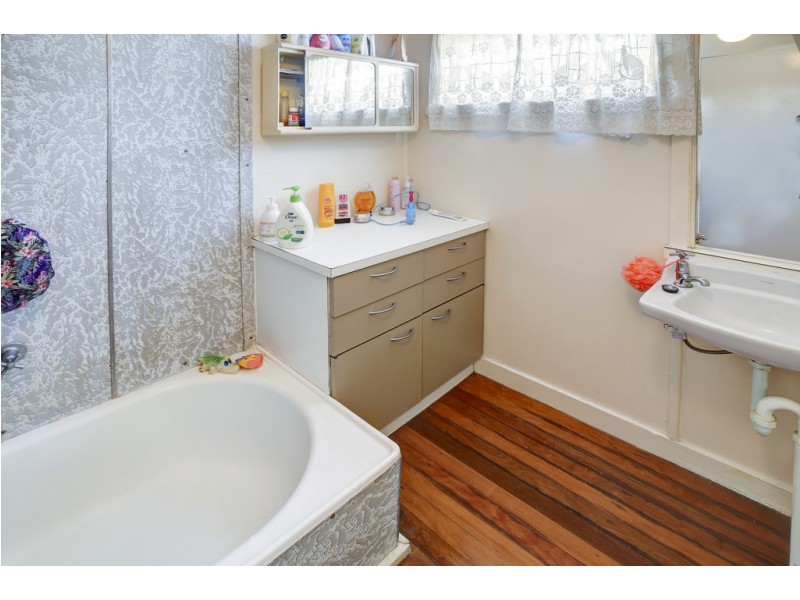 18 Landsborough Parade, Golden Beach QLD 4551