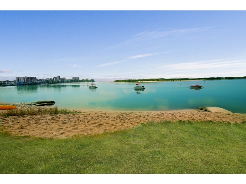 18 Landsborough Parade, Golden Beach QLD 4551