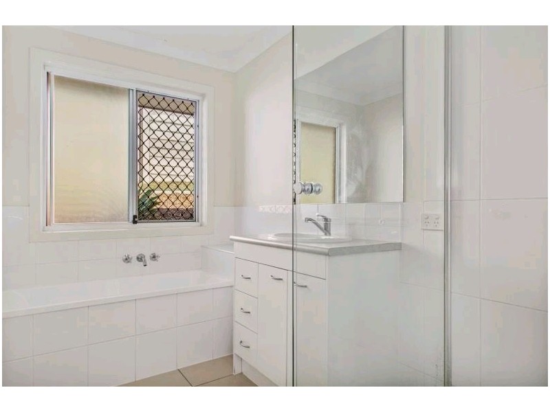 9 Highland Terrace, Little Mountain QLD 4551