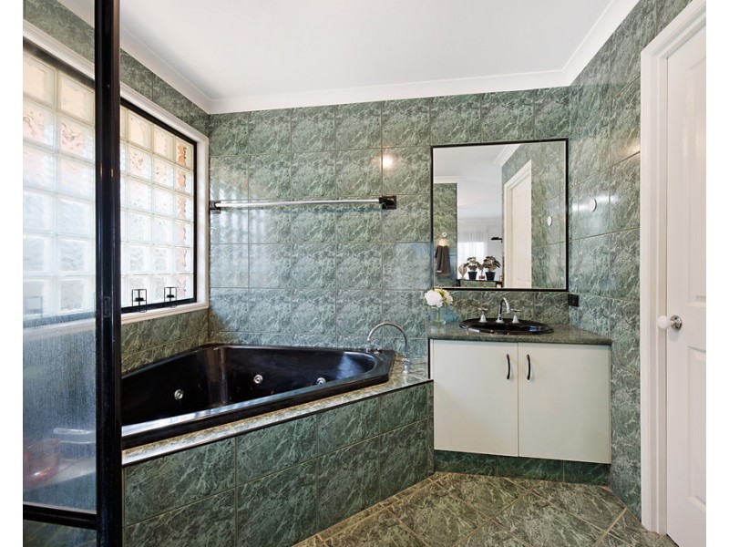 16 Berkley Place, Little Mountain QLD 4551