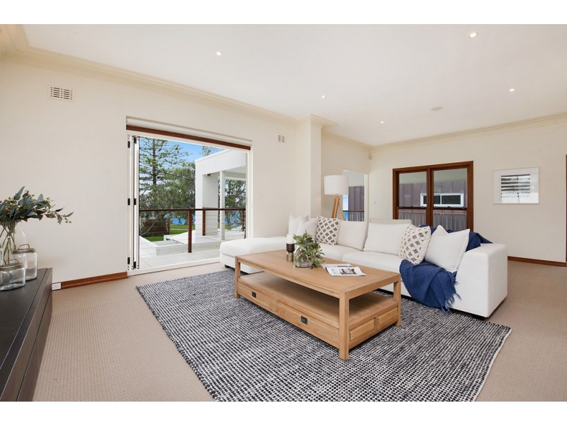 4 McIlwraith Street, Moffat Beach QLD 4551