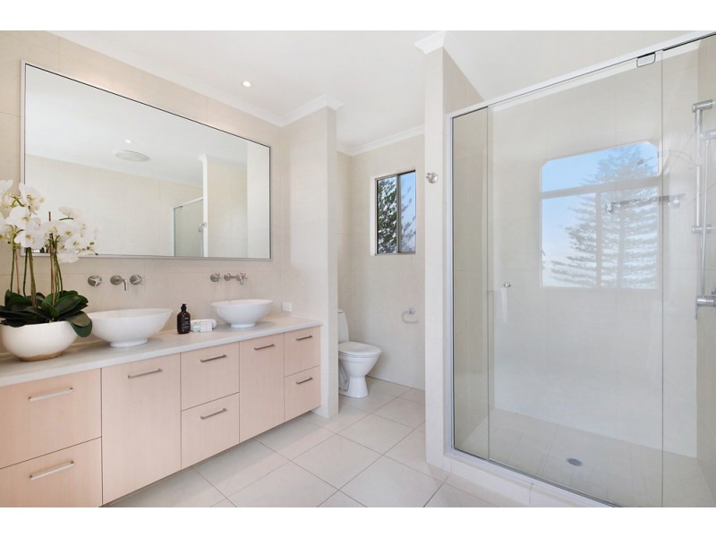 4 McIlwraith Street, Moffat Beach QLD 4551