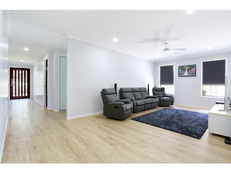 18 Westholme Circuit, Pelican Waters QLD 4551