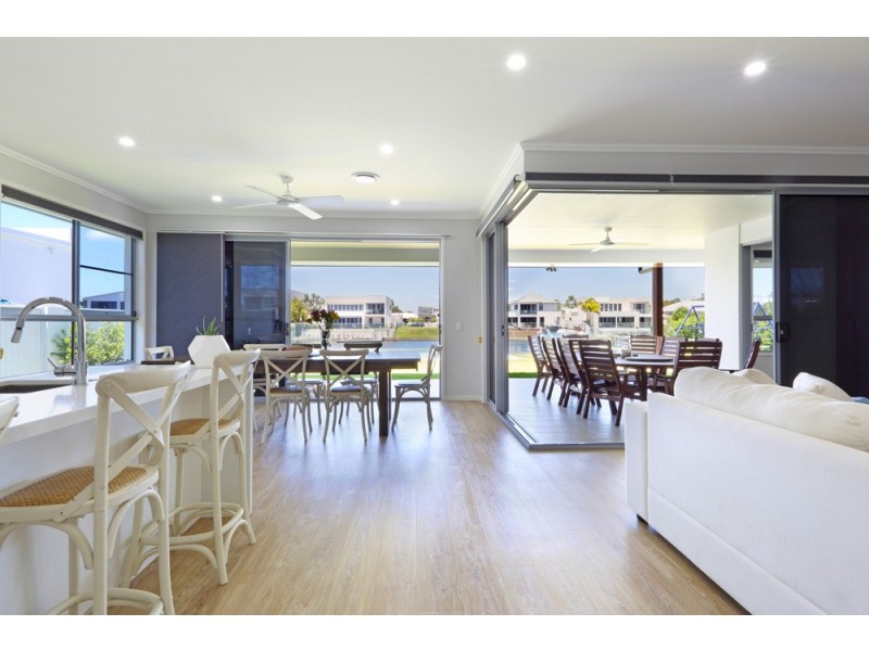 18 Westholme Circuit, Pelican Waters QLD 4551