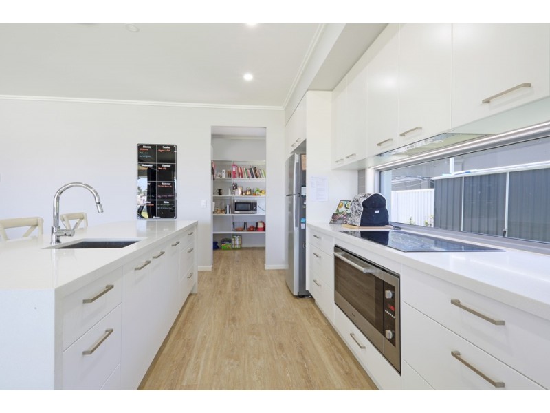 18 Westholme Circuit, Pelican Waters QLD 4551