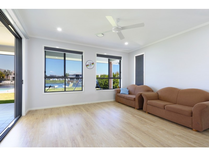 18 Westholme Circuit, Pelican Waters QLD 4551