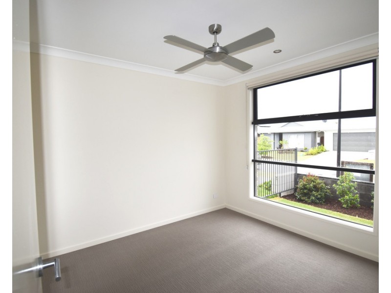 12 Pamphlet Place, Palmview QLD 4553