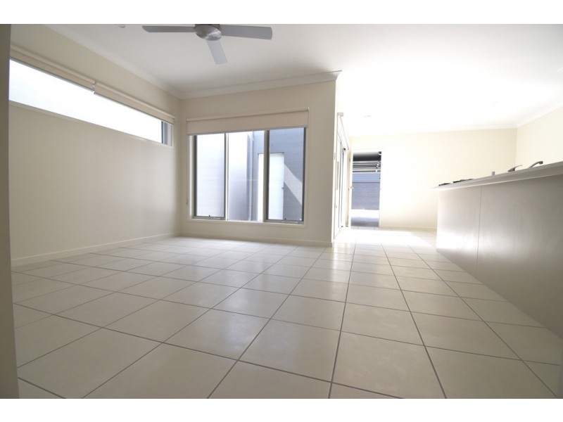 16 Pamphlett Place, Palmview QLD 4553