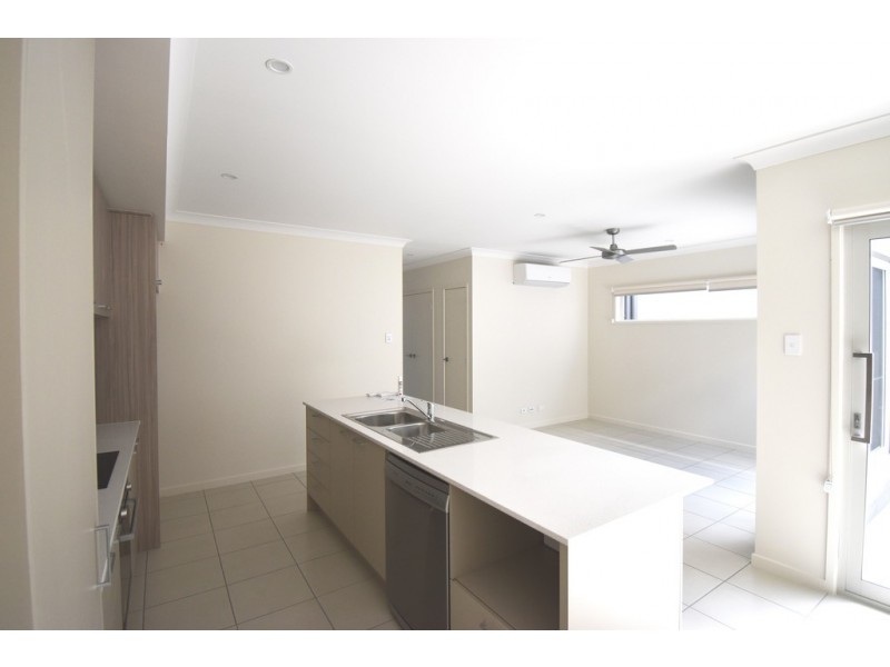 16 Pamphlett Place, Palmview QLD 4553