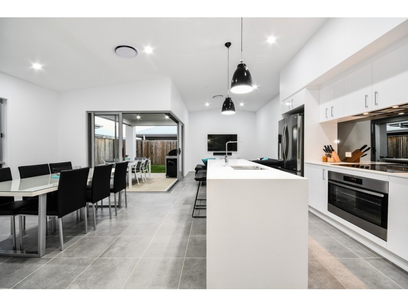 9 Dunlop Crescent, Caloundra West QLD 4551