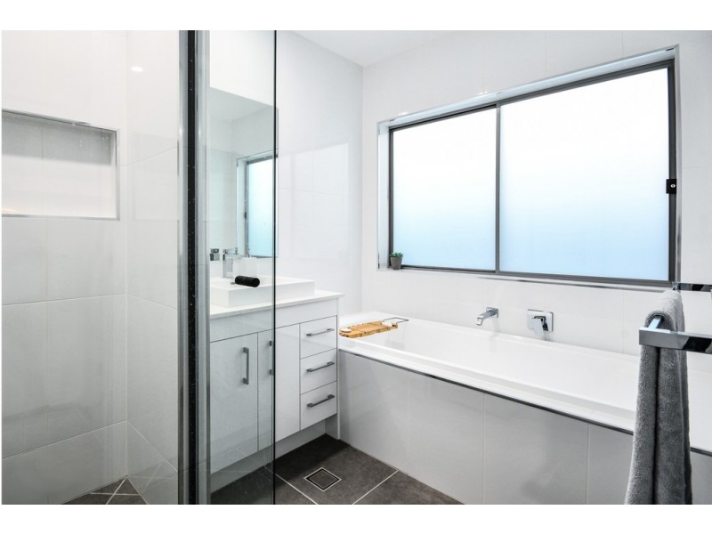 9 Dunlop Crescent, Caloundra West QLD 4551
