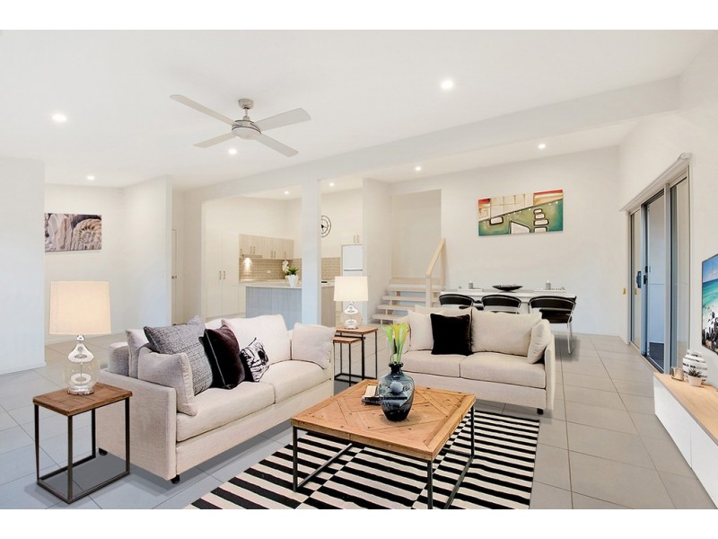 15 Tree View Crescent, Little Mountain QLD 4551