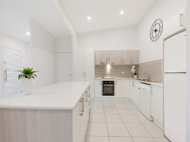 15 Tree View Crescent, Little Mountain QLD 4551