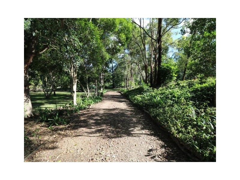 32 Whites Road, Landsborough QLD 4550