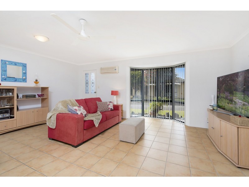 Unit 202/4 Melody Court, Warana QLD 4575