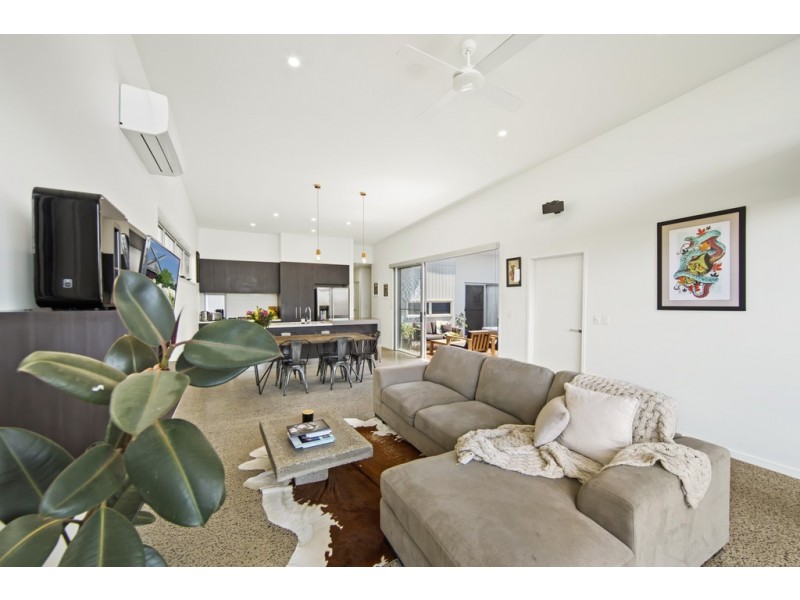 8 Bluff Street, Birtinya QLD 4575