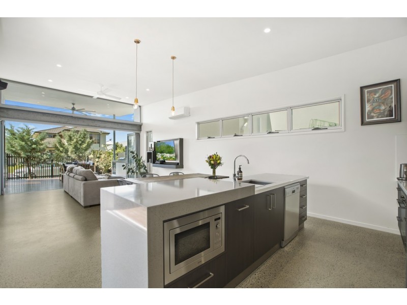 8 Bluff Street, Birtinya QLD 4575