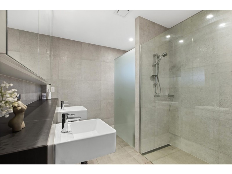 8 Bluff Street, Birtinya QLD 4575